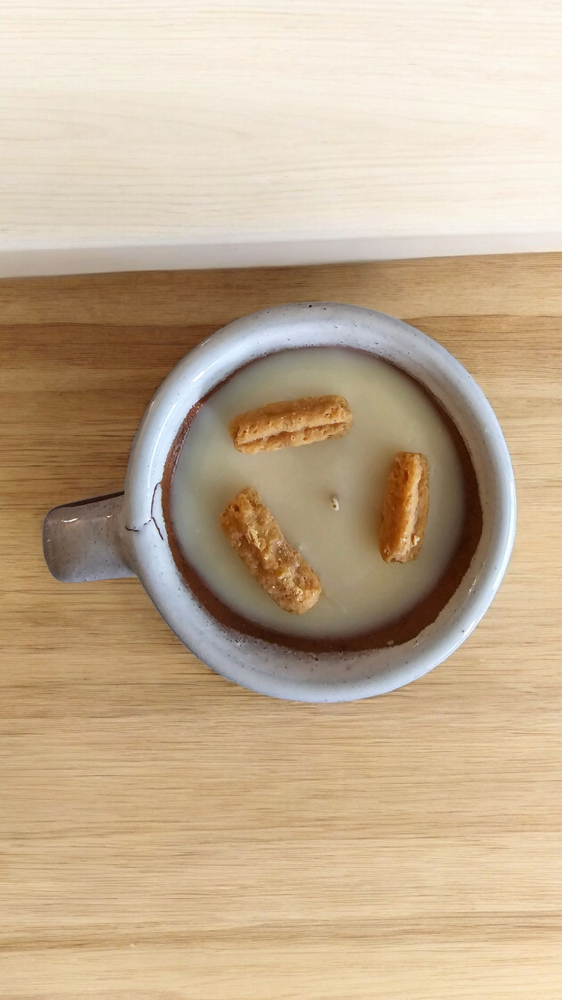 Taza (Mug) Collection Candle, Traditional Dark mug with White Espiga Design