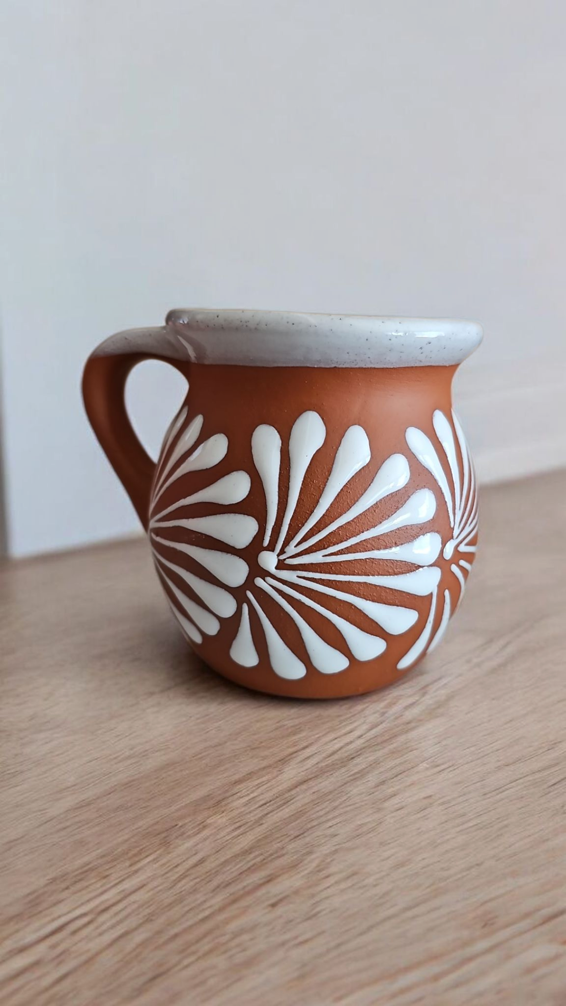 Taza (Mug) Collection Candle, Traditional Dark mug with White Espiga Design